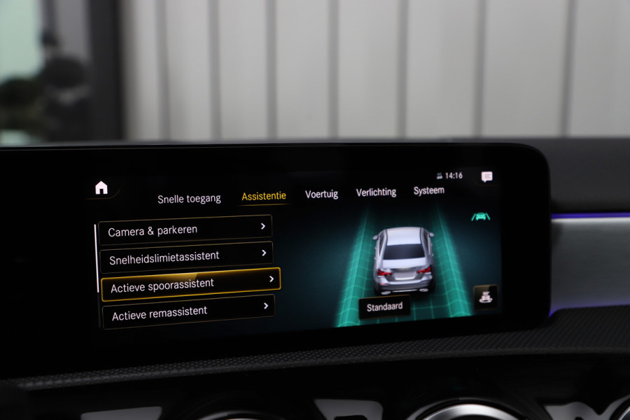 Mercedes-Benz A-Klasse 250e Sedan AMG | 218PK | Pano | Keyless-go | Sfeerverlichting | Memory | Multibeam | Standkachel | Widescreen | NL-Auto | 2021.