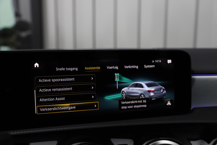 Mercedes-Benz A-Klasse 250e Sedan AMG | 218PK | Pano | Keyless-go | Sfeerverlichting | Memory | Multibeam | Standkachel | Widescreen | NL-Auto | 2021.