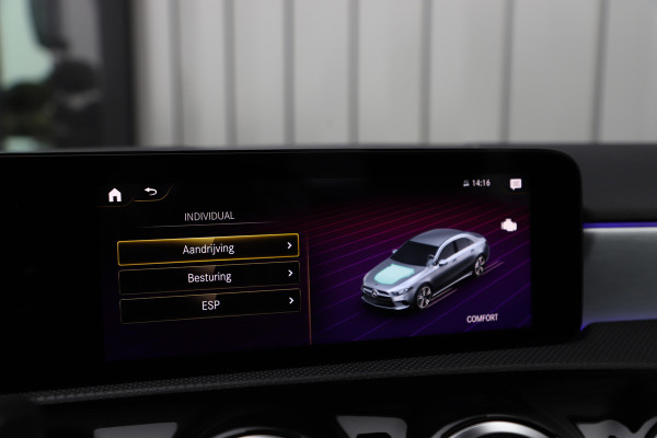 Mercedes-Benz A-Klasse 250e Sedan AMG | 218PK | Pano | Keyless-go | Sfeerverlichting | Memory | Multibeam | Standkachel | Widescreen | NL-Auto | 2021.