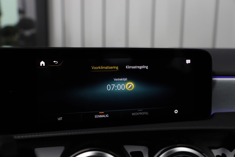 Mercedes-Benz A-Klasse 250e Sedan AMG | 218PK | Pano | Keyless-go | Sfeerverlichting | Memory | Multibeam | Standkachel | Widescreen | NL-Auto | 2021.