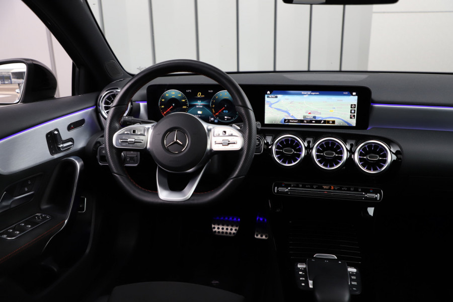 Mercedes-Benz A-Klasse 250e Sedan AMG | 218PK | Pano | Keyless-go | Sfeerverlichting | Memory | Multibeam | Standkachel | Widescreen | NL-Auto | 2021.