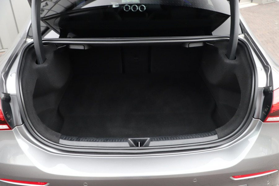 Mercedes-Benz A-Klasse 250e Sedan AMG | 218PK | Pano | Keyless-go | Sfeerverlichting | Memory | Multibeam | Standkachel | Widescreen | NL-Auto | 2021.
