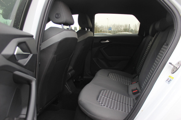 Audi A1 Sportback 25 TFSI epic / Navigatie / Parkeerhulp V+A / 18'' / Stoelverwarming / ACC / Getint glas