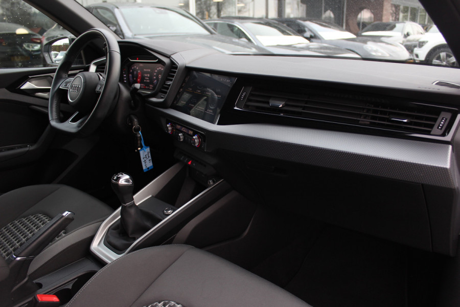 Audi A1 Sportback 25 TFSI epic / Navigatie / Parkeerhulp V+A / 18'' / Stoelverwarming / ACC / Getint glas