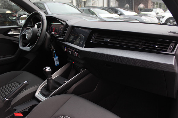 Audi A1 Sportback 25 TFSI epic / Navigatie / Parkeerhulp V+A / 18'' / Stoelverwarming / ACC / Getint glas