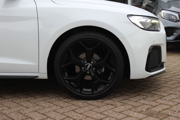 Audi A1 Sportback 25 TFSI epic / Navigatie / Parkeerhulp V+A / 18'' / Stoelverwarming / ACC / Getint glas