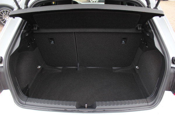 Audi A1 Sportback 25 TFSI epic / Navigatie / Parkeerhulp V+A / 18'' / Stoelverwarming / ACC / Getint glas