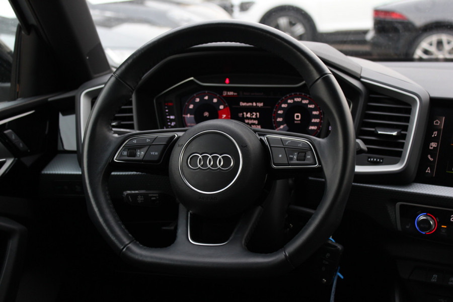 Audi A1 Sportback 25 TFSI epic / Navigatie / Parkeerhulp V+A / 18'' / Stoelverwarming / ACC / Getint glas
