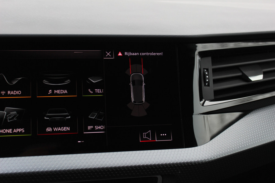 Audi A1 Sportback 25 TFSI epic / Navigatie / Parkeerhulp V+A / 18'' / Stoelverwarming / ACC / Getint glas