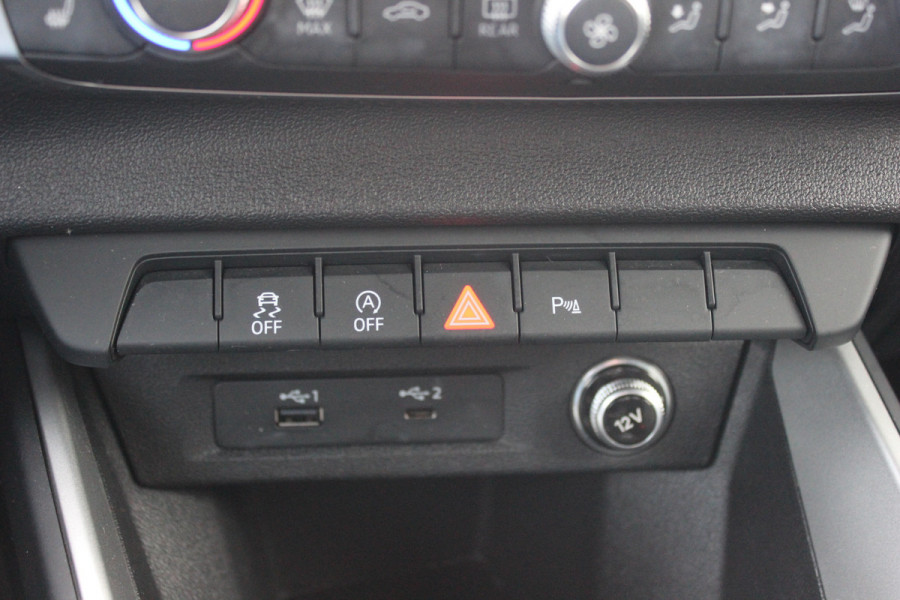 Audi A1 Sportback 25 TFSI epic / Navigatie / Parkeerhulp V+A / 18'' / Stoelverwarming / ACC / Getint glas