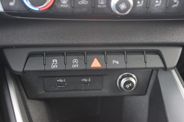 Audi A1 Sportback 25 TFSI epic / Navigatie / Parkeerhulp V+A / 18'' / Stoelverwarming / ACC / Getint glas