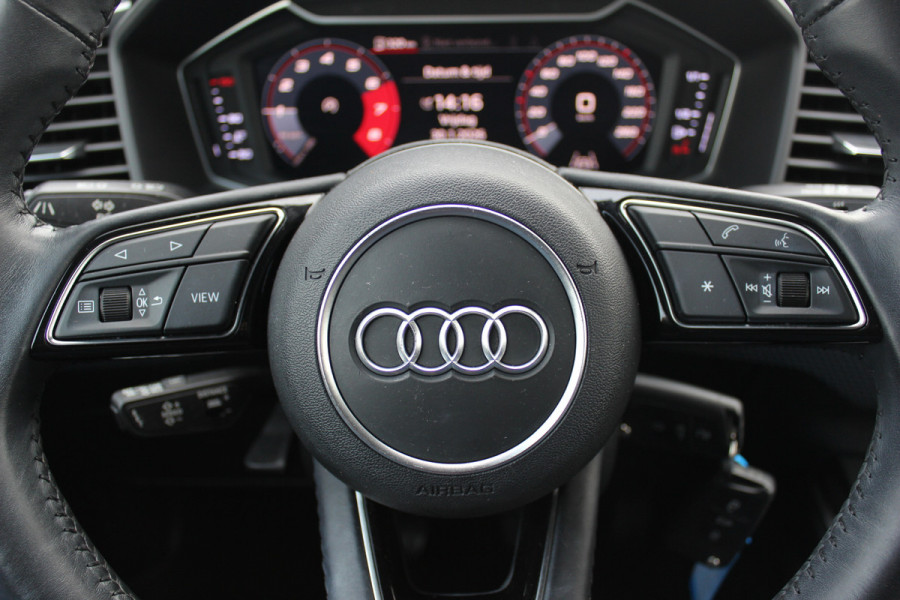 Audi A1 Sportback 25 TFSI epic / Navigatie / Parkeerhulp V+A / 18'' / Stoelverwarming / ACC / Getint glas