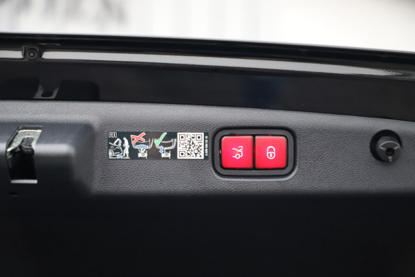 Mercedes-Benz E-Klasse AMG 53 4MATIC+ | 612PK | Achterasbesturing | Hyperscreen | Carbon | Head-up | Adapt. onderstel | Burmester 4D | Keyless-go | Dig