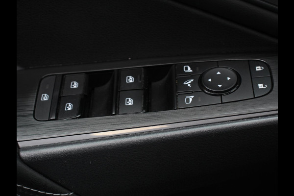 Nissan QASHQAI 1.3 MHEV Xtronic Acenta Navigatie Apple Carplay/Andoid Auto Parkeersensor achter Camera Adaptive Cruise Control Blind Spot Assist Stuur- en stoelverwarming Ledverlichting Climatronic