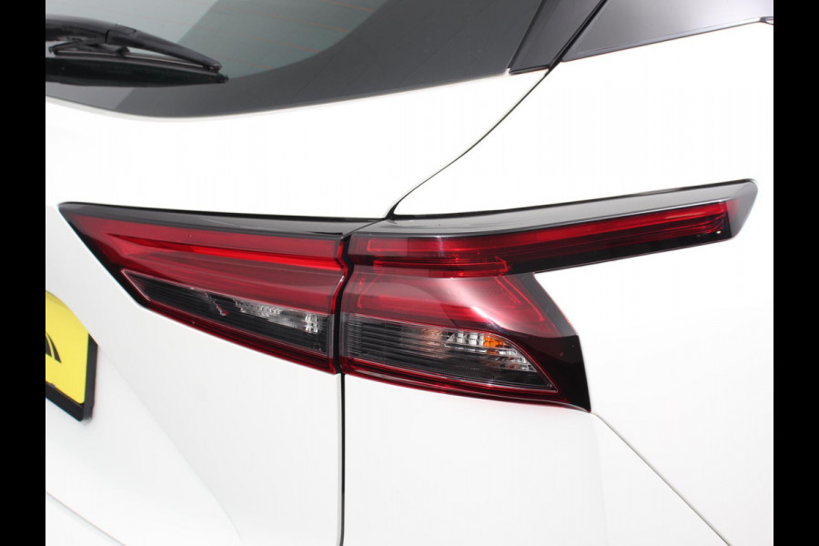 Nissan QASHQAI 1.3 MHEV Xtronic Acenta Navigatie Apple Carplay/Andoid Auto Parkeersensor achter Camera Adaptive Cruise Control Blind Spot Assist Stuur- en stoelverwarming Ledverlichting Climatronic