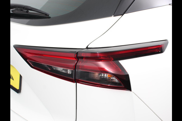 Nissan QASHQAI 1.3 MHEV Xtronic Acenta Navigatie Apple Carplay/Andoid Auto Parkeersensor achter Camera Adaptive Cruise Control Blind Spot Assist Stuur- en stoelverwarming Ledverlichting Climatronic
