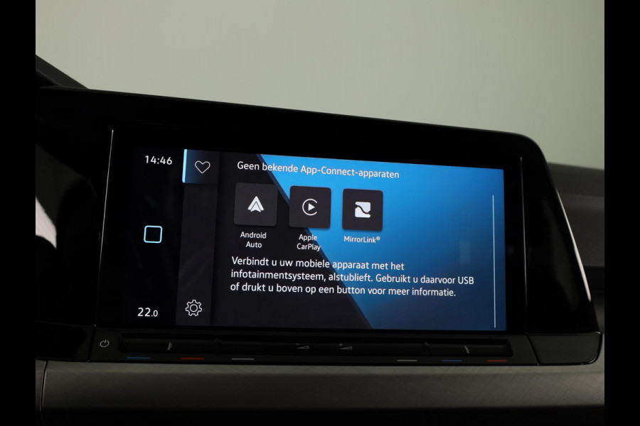 Volkswagen Golf 1.0 TSI Life 110 pk | Navigatie | Parkeersensoren | Adaptieve cruise control | LED koplampen | Apple Carplay/Android Auto |