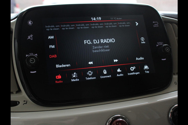Fiat 500 1.0 Hybrid Dolcevita | Panorama dak | Climate Control | Cruise Control | Navigatie | Apple Carplay/Android Auto | Dab | Digitale Cockpit | Parkeer Sensoren | Lichtmetalen Velgen 16"  | Led