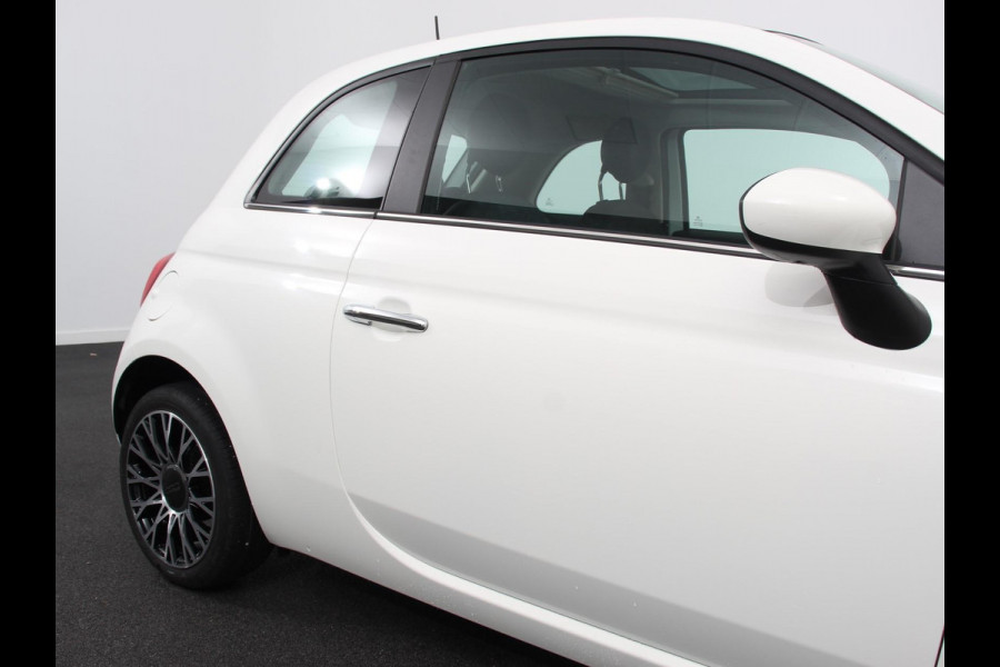 Fiat 500 1.0 Hybrid Dolcevita | Panorama dak | Climate Control | Cruise Control | Navigatie | Apple Carplay/Android Auto | Dab | Digitale Cockpit | Parkeer Sensoren | Lichtmetalen Velgen 16"  | Led