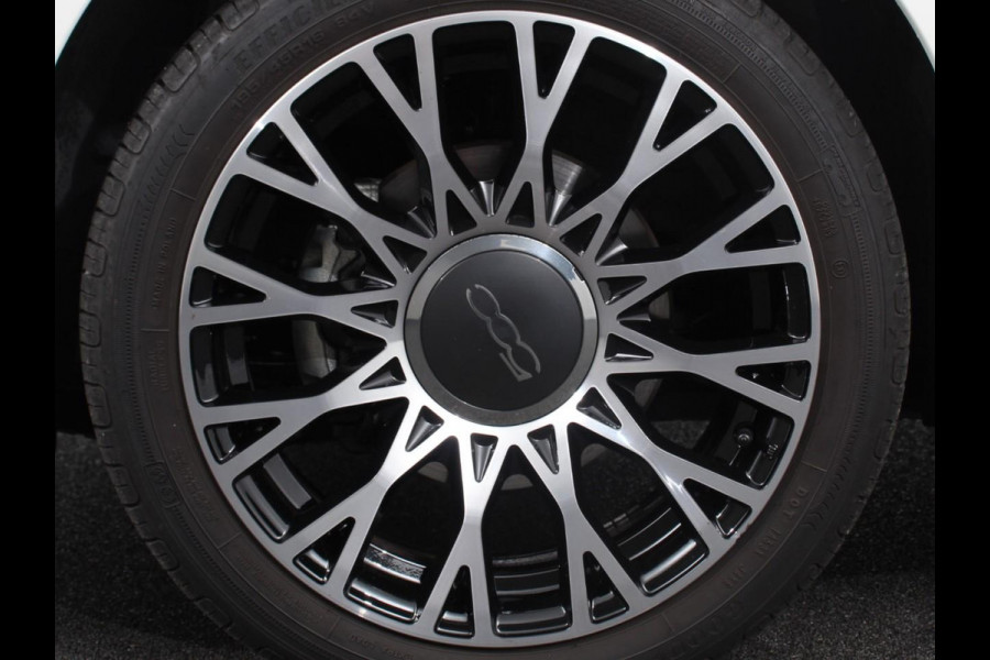 Fiat 500 1.0 Hybrid Dolcevita | Panorama dak | Climate Control | Cruise Control | Navigatie | Apple Carplay/Android Auto | Dab | Digitale Cockpit | Parkeer Sensoren | Lichtmetalen Velgen 16"  | Led