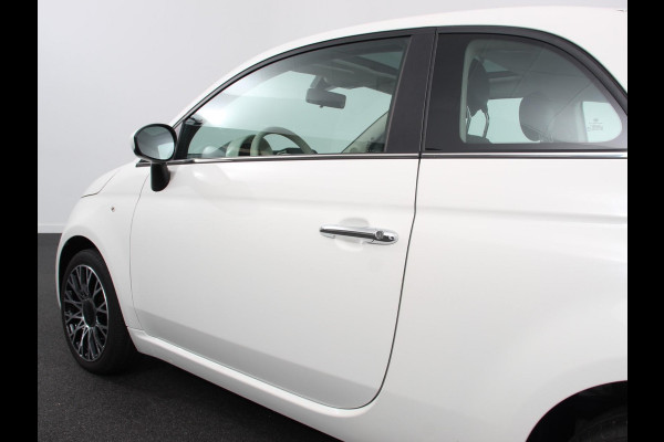 Fiat 500 1.0 Hybrid Dolcevita | Panorama dak | Climate Control | Cruise Control | Navigatie | Apple Carplay/Android Auto | Dab | Digitale Cockpit | Parkeer Sensoren | Lichtmetalen Velgen 16"  | Led
