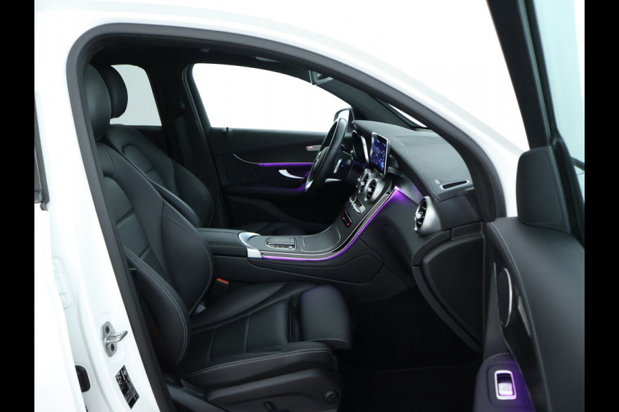 Mercedes-Benz GLC 300 e 4-MATIC AMG Nightpakket | Schuifdak | 360°-camera | Stoelverwarming voor en achter | Sfeerverlichting | Dodehoek Assistent | Inclusief 24 maanden Mercedes-Benz Certified garantie voor Europa.