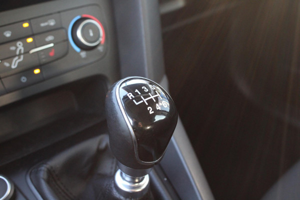 Ford FOCUS Wagon 1.0 Lease Edition | Trekhaak | Stoelverwarming | Airco | Cruise Control | Navigatie | CarPlay |