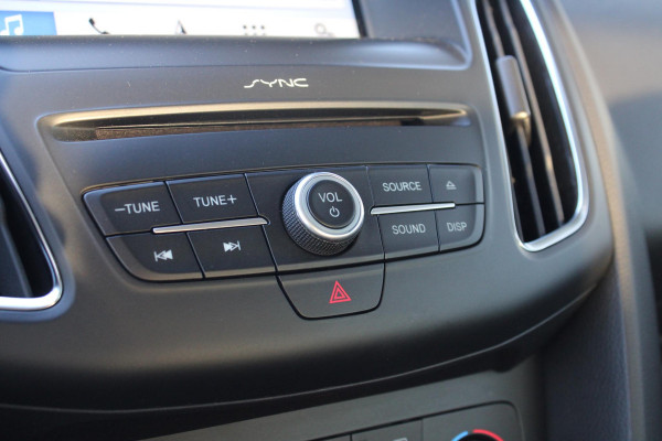 Ford FOCUS Wagon 1.0 Lease Edition | Trekhaak | Stoelverwarming | Airco | Cruise Control | Navigatie | CarPlay |