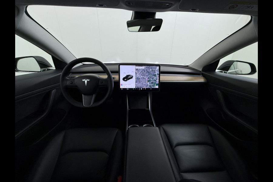 Tesla Model 3 RWD Plus SOH 92% Trekhaak Navi Ecc Leder Adap.Cruise Panoramadak Autopilot Camera Pdc Elek.Stoelen Memory DAB Led Stoelverwarming Intel Atom® Processor Isofix Dashcam Toybox 1e Eigenaar 1.000KG Trekgewicht Origineel Nederlandse Auto
