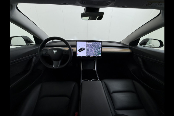 Tesla Model 3 RWD Plus SOH 92% Trekhaak Navi Ecc Leder Adap.Cruise Panoramadak Autopilot Camera Pdc Elek.Stoelen Memory DAB Led Stoelverwarming Intel Atom® Processor Isofix Dashcam Toybox 1e Eigenaar 1.000KG Trekgewicht Origineel Nederlandse Auto