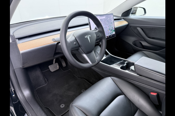 Tesla Model 3 RWD Plus SOH 92% Trekhaak Navi Ecc Leder Adap.Cruise Panoramadak Autopilot Camera Pdc Elek.Stoelen Memory DAB Led Stoelverwarming Intel Atom® Processor Isofix Dashcam Toybox 1e Eigenaar 1.000KG Trekgewicht Origineel Nederlandse Auto