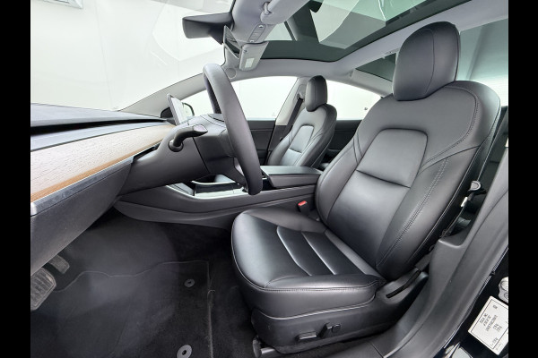 Tesla Model 3 RWD Plus SOH 92% Trekhaak Navi Ecc Leder Adap.Cruise Panoramadak Autopilot Camera Pdc Elek.Stoelen Memory DAB Led Stoelverwarming Intel Atom® Processor Isofix Dashcam Toybox 1e Eigenaar 1.000KG Trekgewicht Origineel Nederlandse Auto