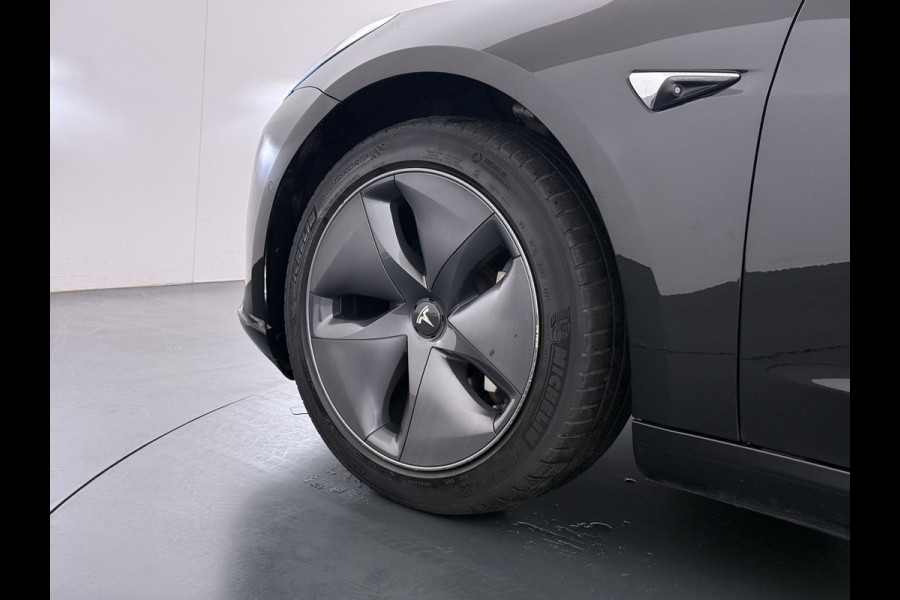 Tesla Model 3 RWD Plus SOH 92% Trekhaak Navi Ecc Leder Adap.Cruise Panoramadak Autopilot Camera Pdc Elek.Stoelen Memory DAB Led Stoelverwarming Intel Atom® Processor Isofix Dashcam Toybox 1e Eigenaar 1.000KG Trekgewicht Origineel Nederlandse Auto