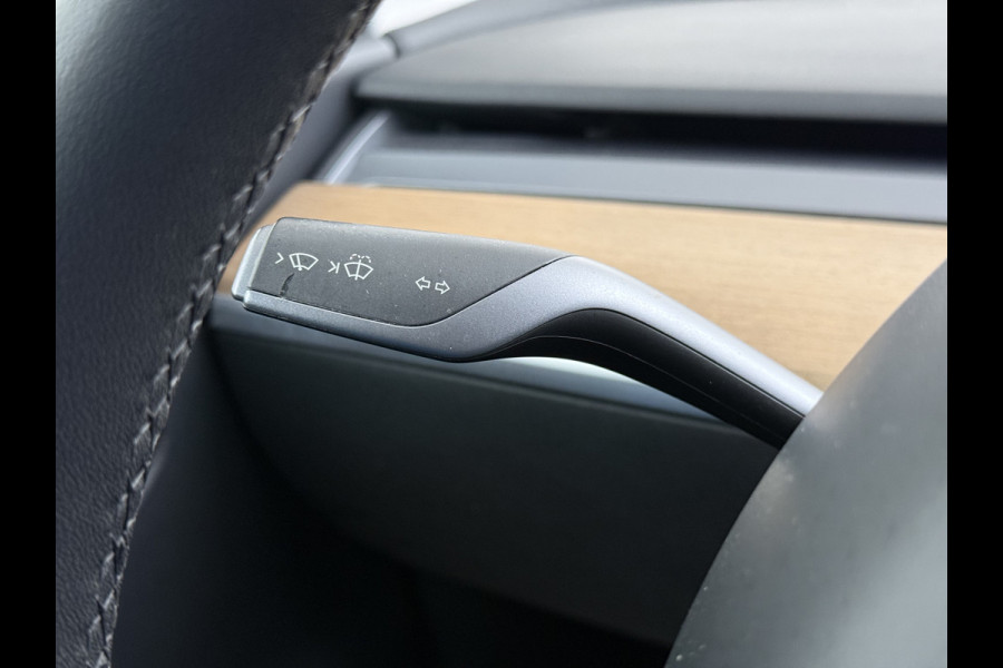 Tesla Model 3 RWD Plus SOH 92% Trekhaak Navi Ecc Leder Adap.Cruise Panoramadak Autopilot Camera Pdc Elek.Stoelen Memory DAB Led Stoelverwarming Intel Atom® Processor Isofix Dashcam Toybox 1e Eigenaar 1.000KG Trekgewicht Origineel Nederlandse Auto