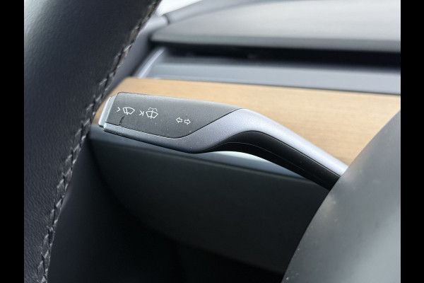 Tesla Model 3 RWD Plus SOH 92% Trekhaak Navi Ecc Leder Adap.Cruise Panoramadak Autopilot Camera Pdc Elek.Stoelen Memory DAB Led Stoelverwarming Intel Atom® Processor Isofix Dashcam Toybox 1e Eigenaar 1.000KG Trekgewicht Origineel Nederlandse Auto