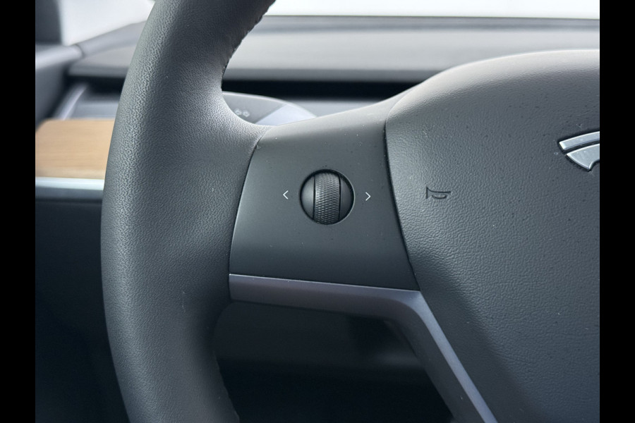 Tesla Model 3 RWD Plus SOH 92% Trekhaak Navi Ecc Leder Adap.Cruise Panoramadak Autopilot Camera Pdc Elek.Stoelen Memory DAB Led Stoelverwarming Intel Atom® Processor Isofix Dashcam Toybox 1e Eigenaar 1.000KG Trekgewicht Origineel Nederlandse Auto