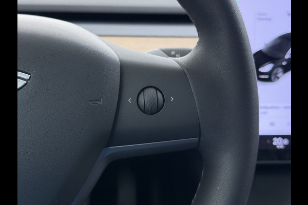 Tesla Model 3 RWD Plus SOH 92% Trekhaak Navi Ecc Leder Adap.Cruise Panoramadak Autopilot Camera Pdc Elek.Stoelen Memory DAB Led Stoelverwarming Intel Atom® Processor Isofix Dashcam Toybox 1e Eigenaar 1.000KG Trekgewicht Origineel Nederlandse Auto