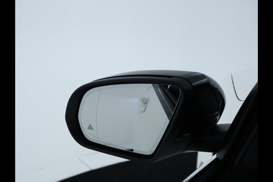 Mercedes-Benz GLC 300 e 4-MATIC AMG Nightpakket | Schuifdak | 360°-camera | Stoelverwarming voor en achter | Sfeerverlichting | Dodehoek Assistent | Inclusief 24 maanden Mercedes-Benz Certified garantie voor Europa.