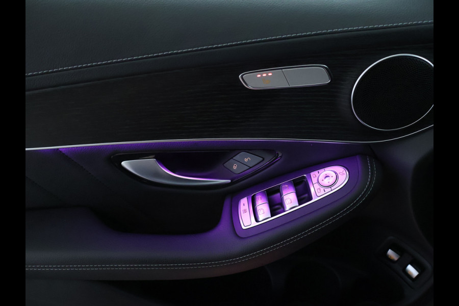 Mercedes-Benz GLC 300 e 4-MATIC AMG Nightpakket | Schuifdak | 360°-camera | Stoelverwarming voor en achter | Sfeerverlichting | Dodehoek Assistent | Inclusief 24 maanden Mercedes-Benz Certified garantie voor Europa.