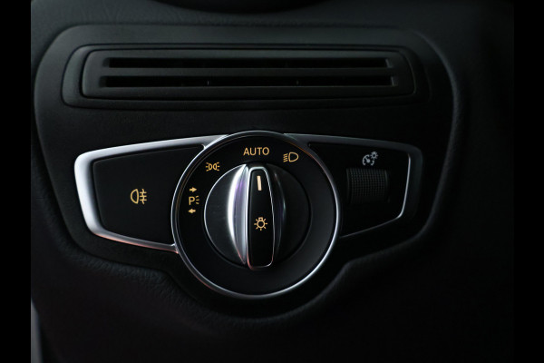 Mercedes-Benz GLC 300 e 4-MATIC AMG Nightpakket | Schuifdak | 360°-camera | Stoelverwarming voor en achter | Sfeerverlichting | Dodehoek Assistent | Inclusief 24 maanden Mercedes-Benz Certified garantie voor Europa.