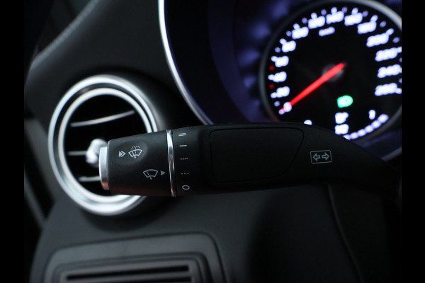 Mercedes-Benz GLC 300 e 4-MATIC AMG Nightpakket | Schuifdak | 360°-camera | Stoelverwarming voor en achter | Sfeerverlichting | Dodehoek Assistent | Inclusief 24 maanden Mercedes-Benz Certified garantie voor Europa.