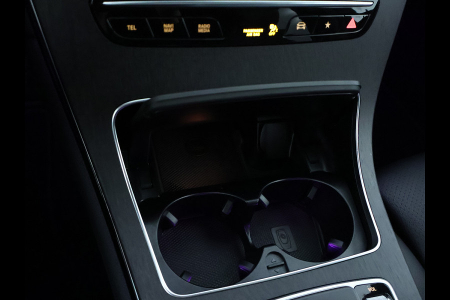 Mercedes-Benz GLC 300 e 4-MATIC AMG Nightpakket | Schuifdak | 360°-camera | Stoelverwarming voor en achter | Sfeerverlichting | Dodehoek Assistent | Inclusief 24 maanden Mercedes-Benz Certified garantie voor Europa.