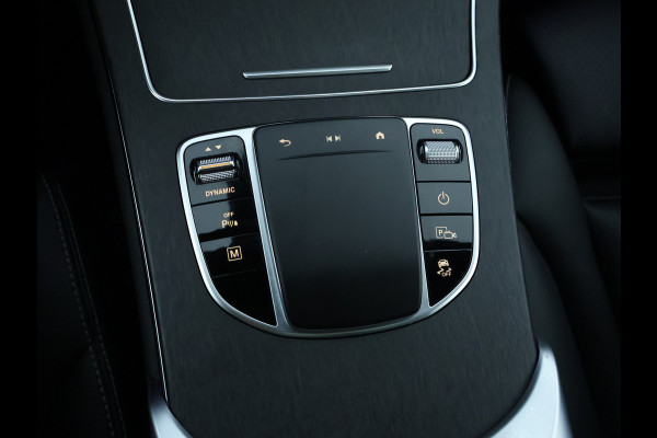 Mercedes-Benz GLC 300 e 4-MATIC AMG Nightpakket | Schuifdak | 360°-camera | Stoelverwarming voor en achter | Sfeerverlichting | Dodehoek Assistent | Inclusief 24 maanden Mercedes-Benz Certified garantie voor Europa.