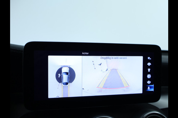 Mercedes-Benz GLC 300 e 4-MATIC AMG Nightpakket | Schuifdak | 360°-camera | Stoelverwarming voor en achter | Sfeerverlichting | Dodehoek Assistent | Inclusief 24 maanden Mercedes-Benz Certified garantie voor Europa.