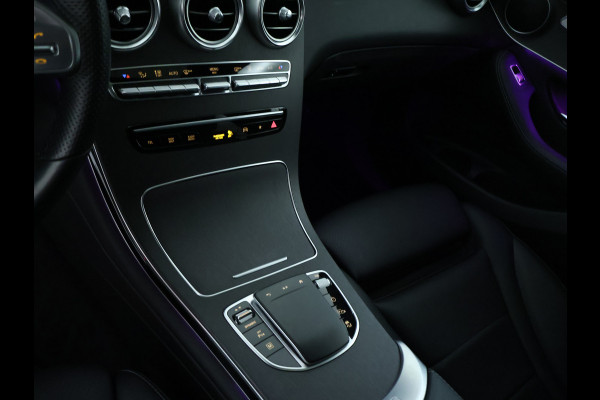 Mercedes-Benz GLC 300 e 4-MATIC AMG Nightpakket | Schuifdak | 360°-camera | Stoelverwarming voor en achter | Sfeerverlichting | Dodehoek Assistent | Inclusief 24 maanden Mercedes-Benz Certified garantie voor Europa.