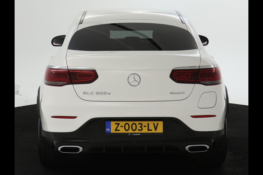 Mercedes-Benz GLC 300 e 4-MATIC AMG Nightpakket | Schuifdak | 360°-camera | Stoelverwarming voor en achter | Sfeerverlichting | Dodehoek Assistent | Inclusief 24 maanden Mercedes-Benz Certified garantie voor Europa.