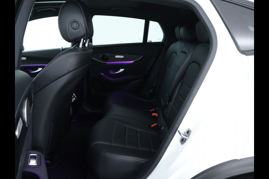 Mercedes-Benz GLC 300 e 4-MATIC AMG Nightpakket | Schuifdak | 360°-camera | Stoelverwarming voor en achter | Sfeerverlichting | Dodehoek Assistent | Inclusief 24 maanden Mercedes-Benz Certified garantie voor Europa.