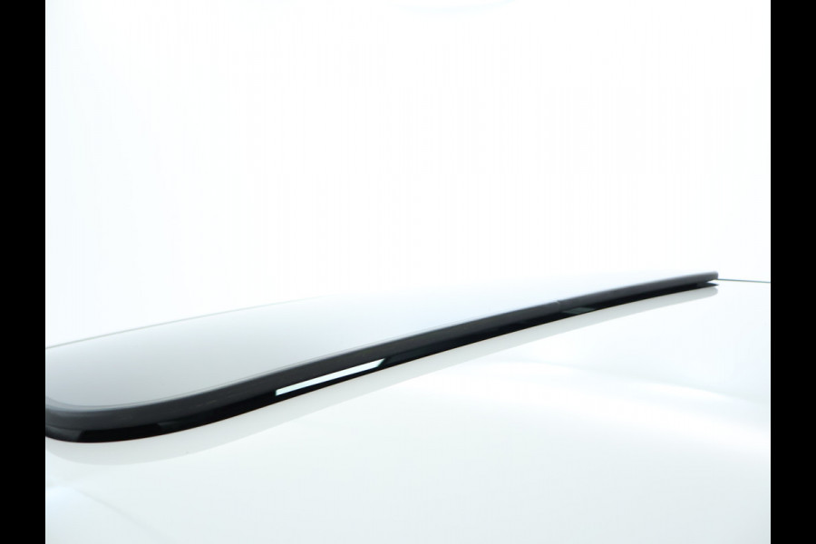 Mercedes-Benz GLC 300 e 4-MATIC AMG Nightpakket | Schuifdak | 360°-camera | Stoelverwarming voor en achter | Sfeerverlichting | Dodehoek Assistent | Inclusief 24 maanden Mercedes-Benz Certified garantie voor Europa.