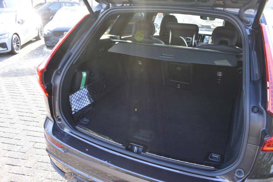 Volvo XC60 T6 350PK Plug-in hybrid AWD Plus Dark | 21" LMV | Luchtvering | H&K | Panodak | Contour stoelen | 360 Canera