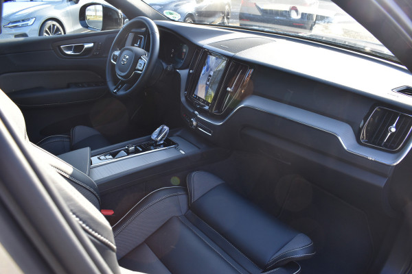 Volvo XC60 T6 350PK Plug-in hybrid AWD Plus Dark | 21" LMV | Luchtvering | H&K | Panodak | Contour stoelen | 360 Canera